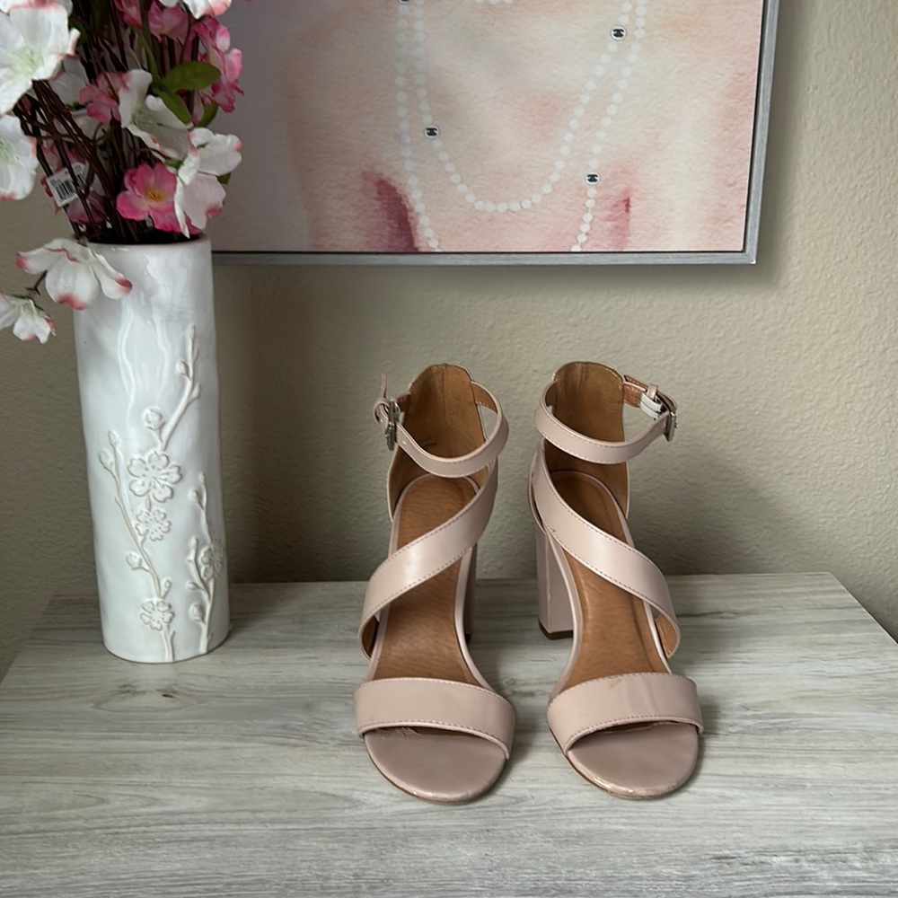 Nude chunky heel